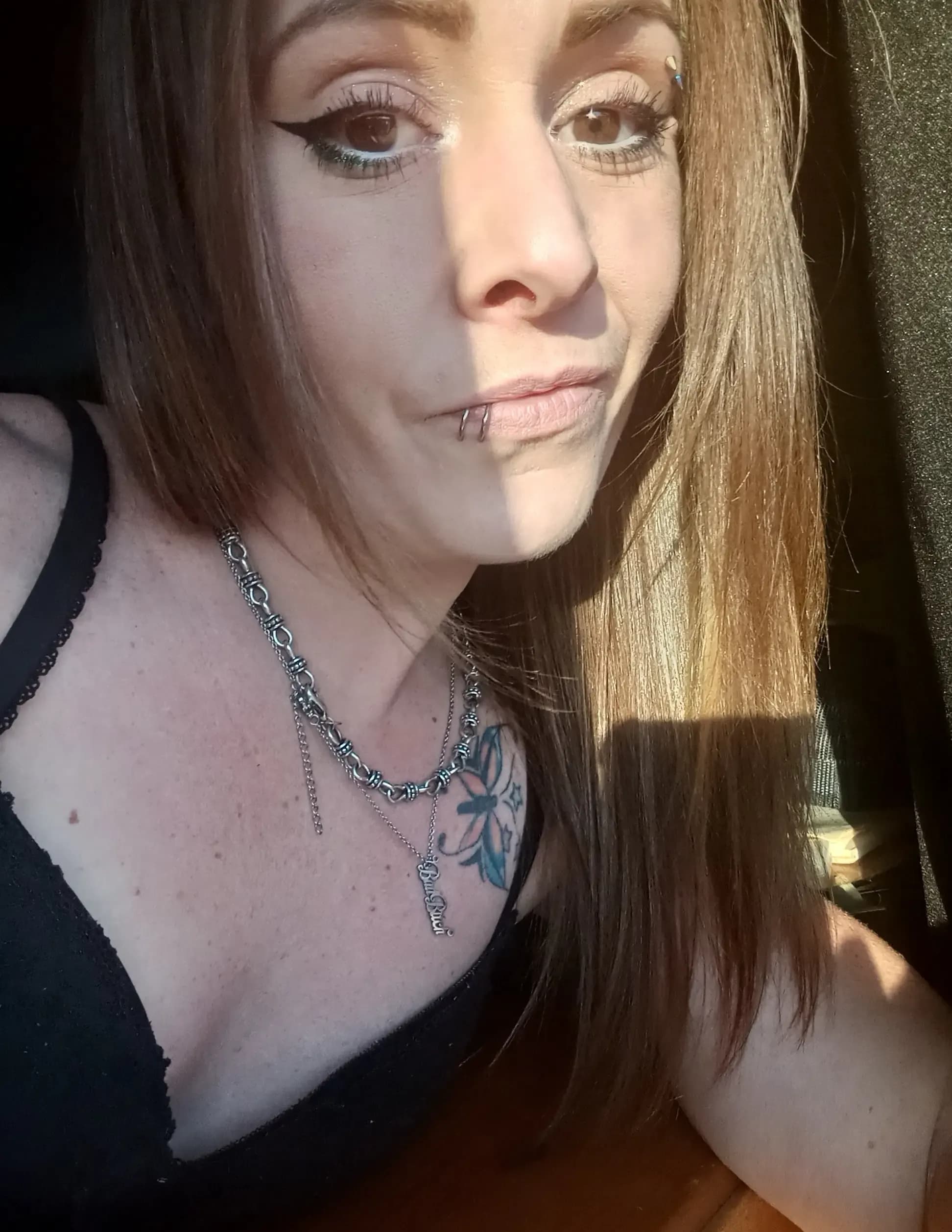 Melanie image