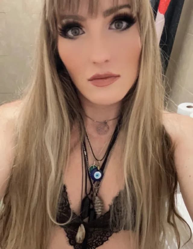 Cara Mia Correnti image
