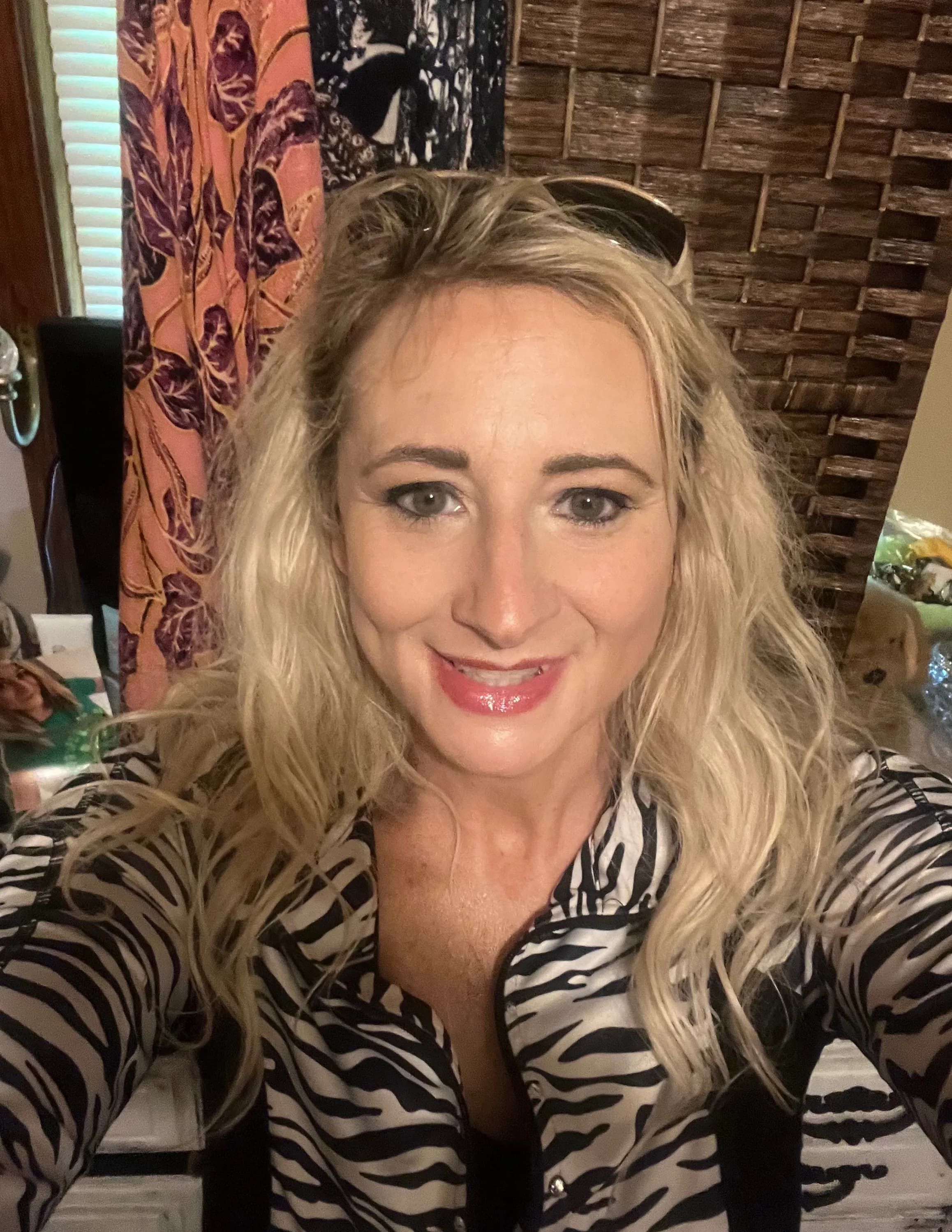 Carrie Eliza image