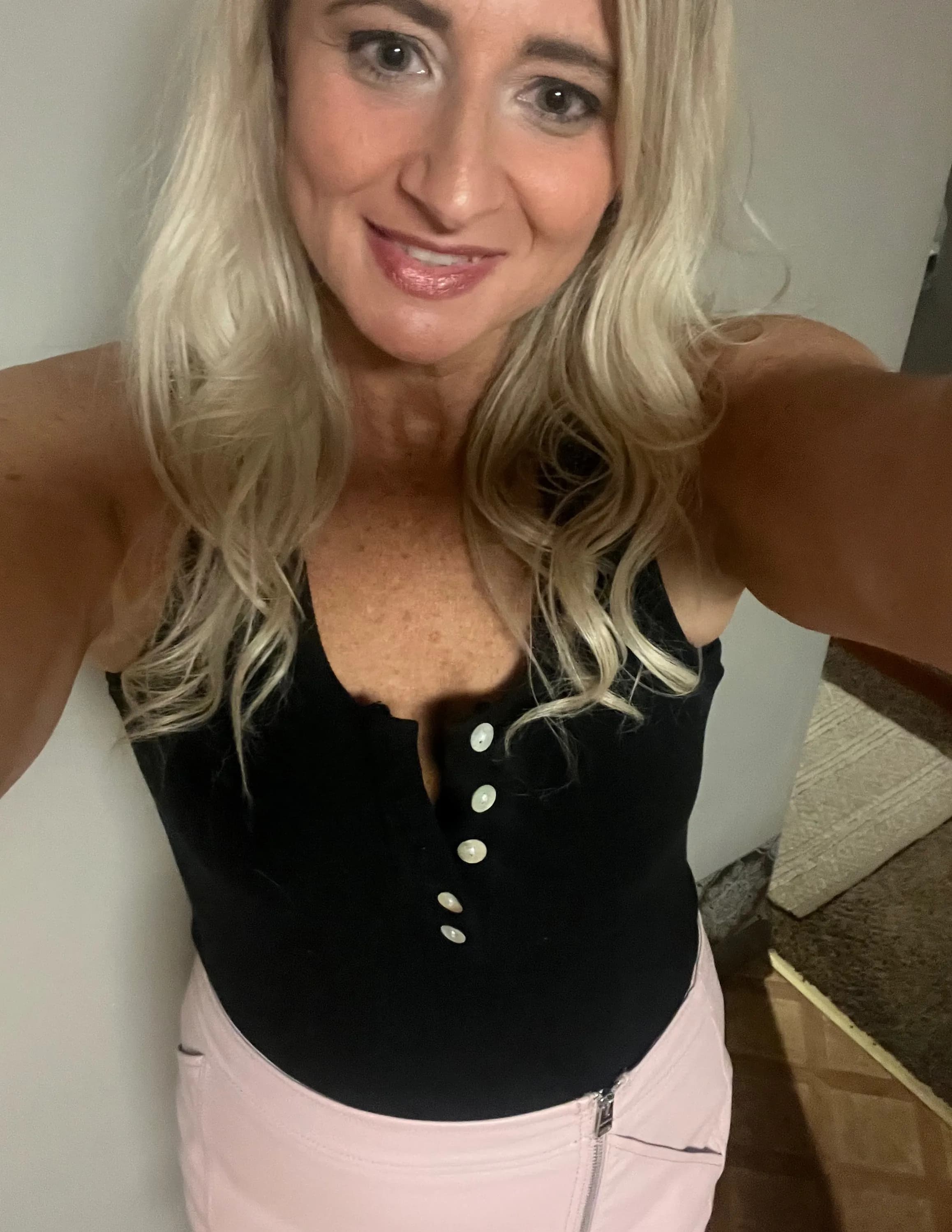 Carrie Eliza image