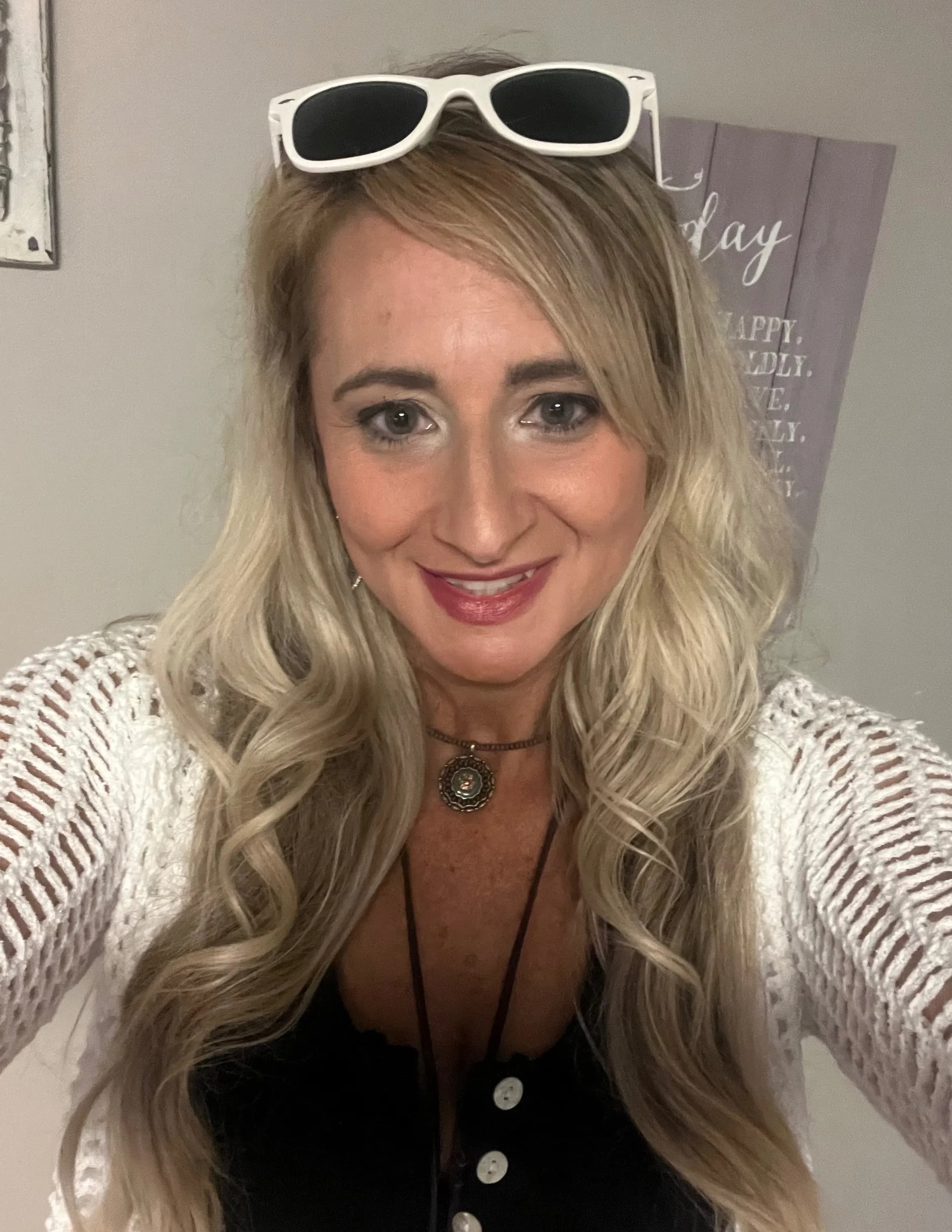 Carrie Eliza image