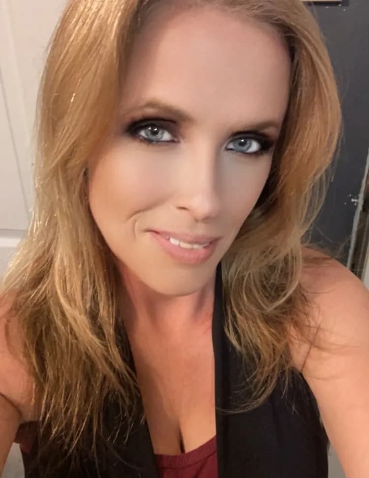 Elaine Cox image