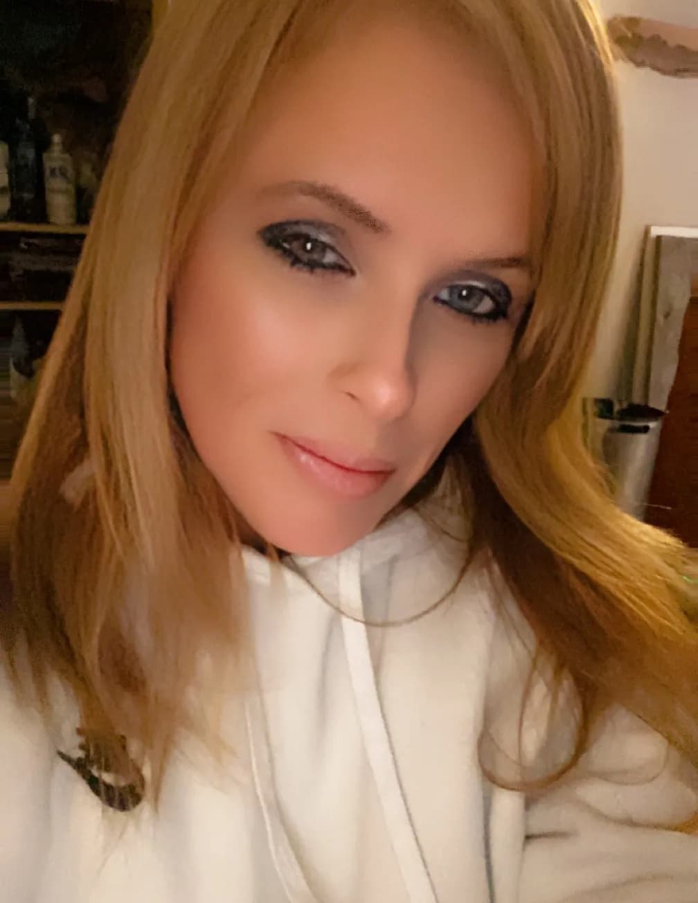 Elaine Cox image
