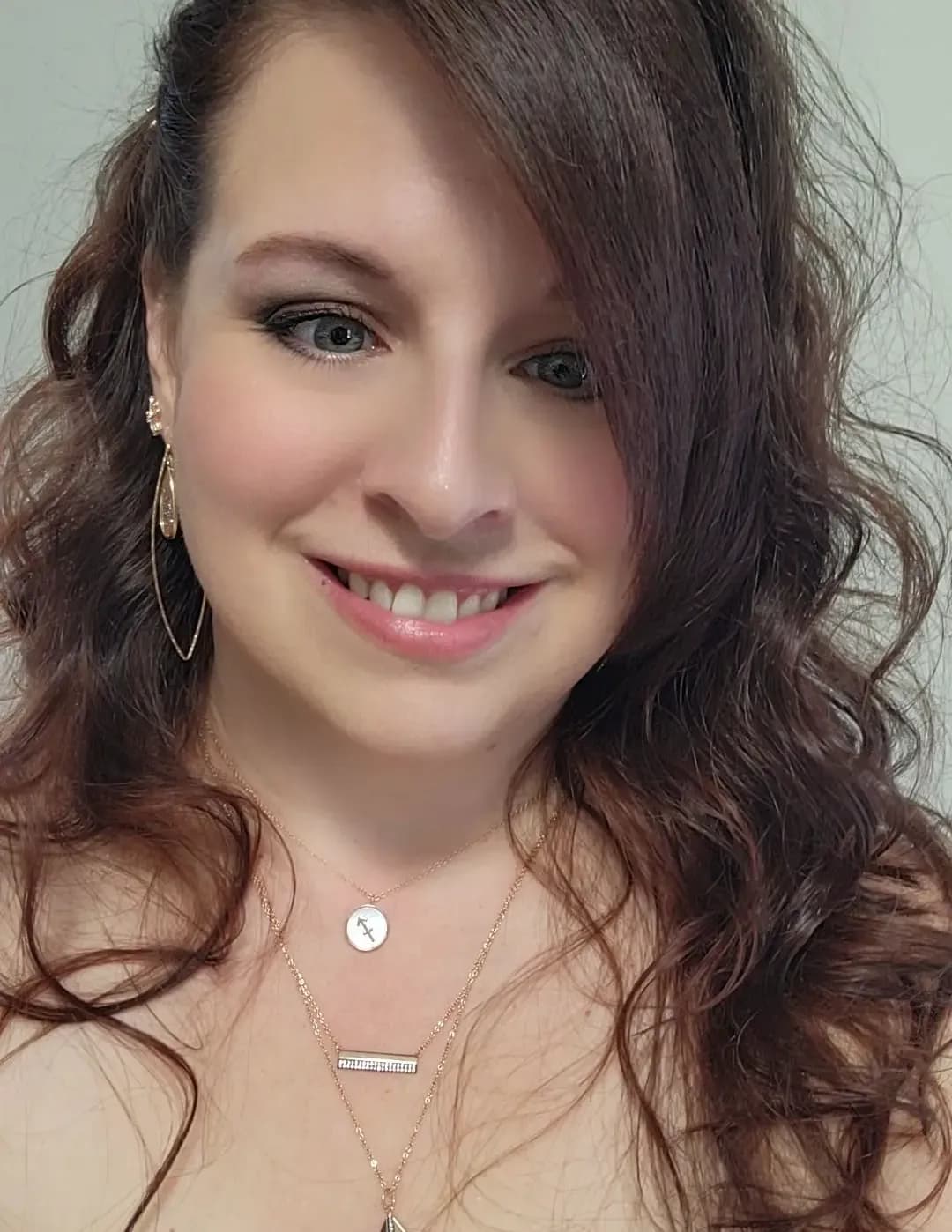 Holly Sue image