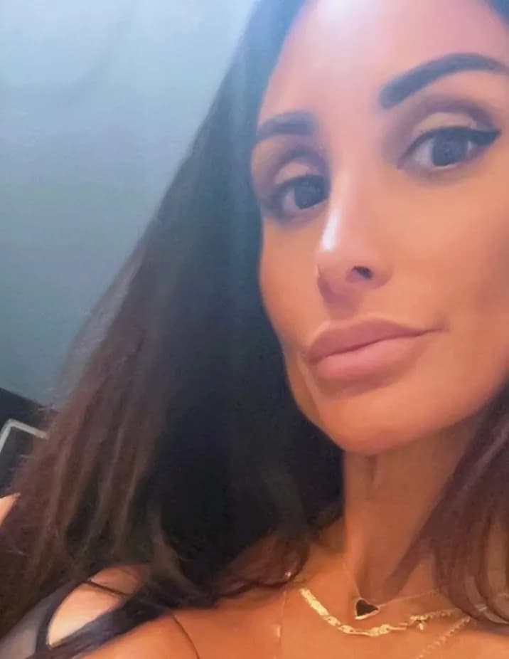 DanielleLeigh image
