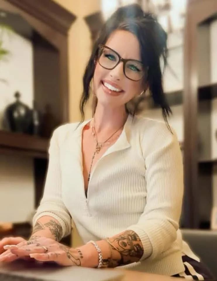 Taylor Rae Fox image