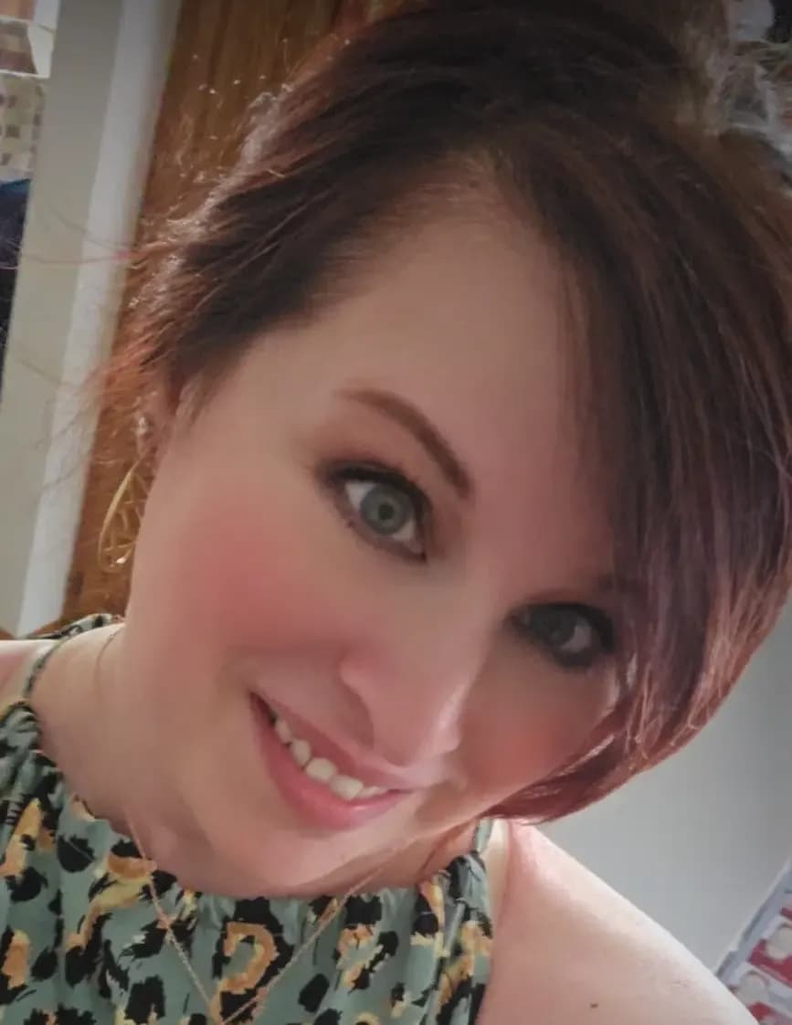 Holly Sue image
