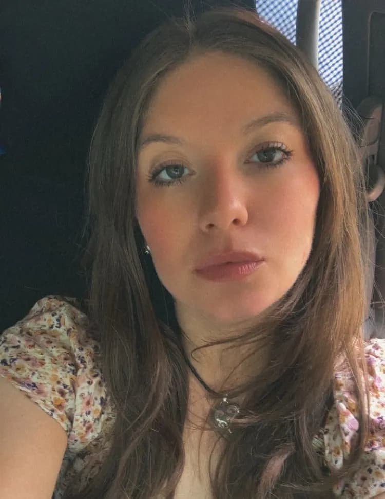 Anika Ruth image