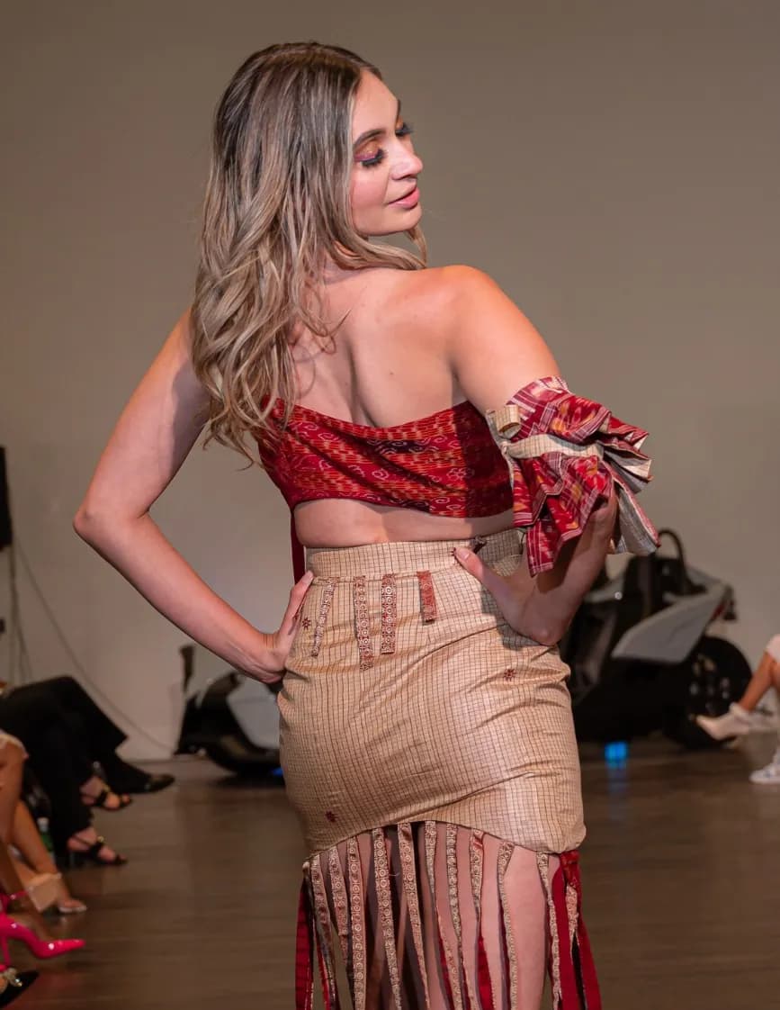 Roxi Starlett image