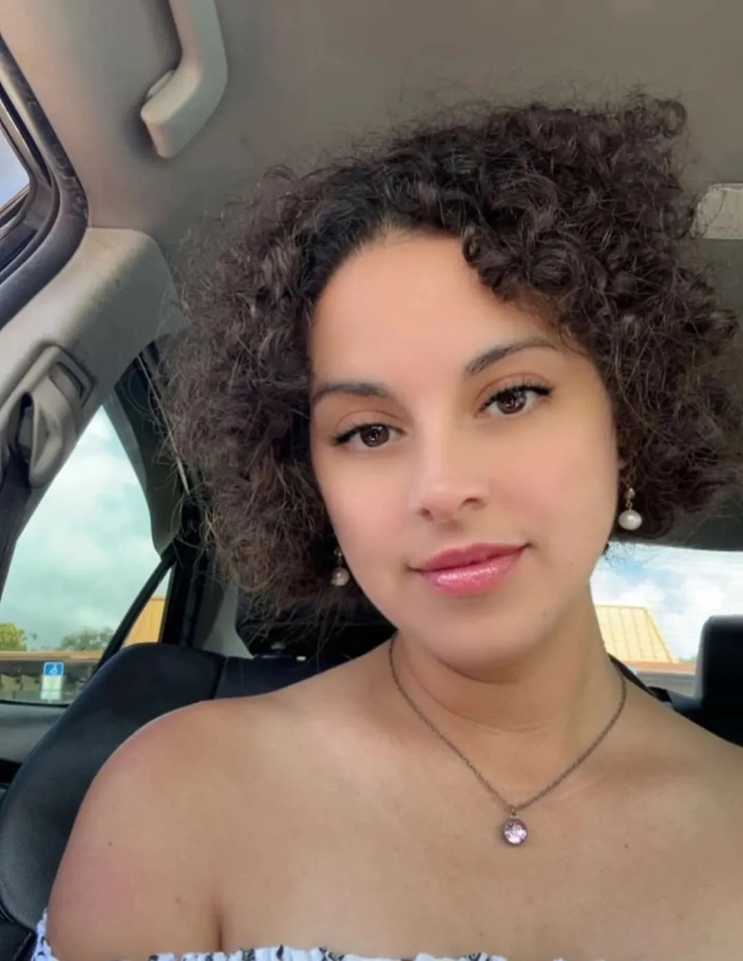 Caroline Hernandez image