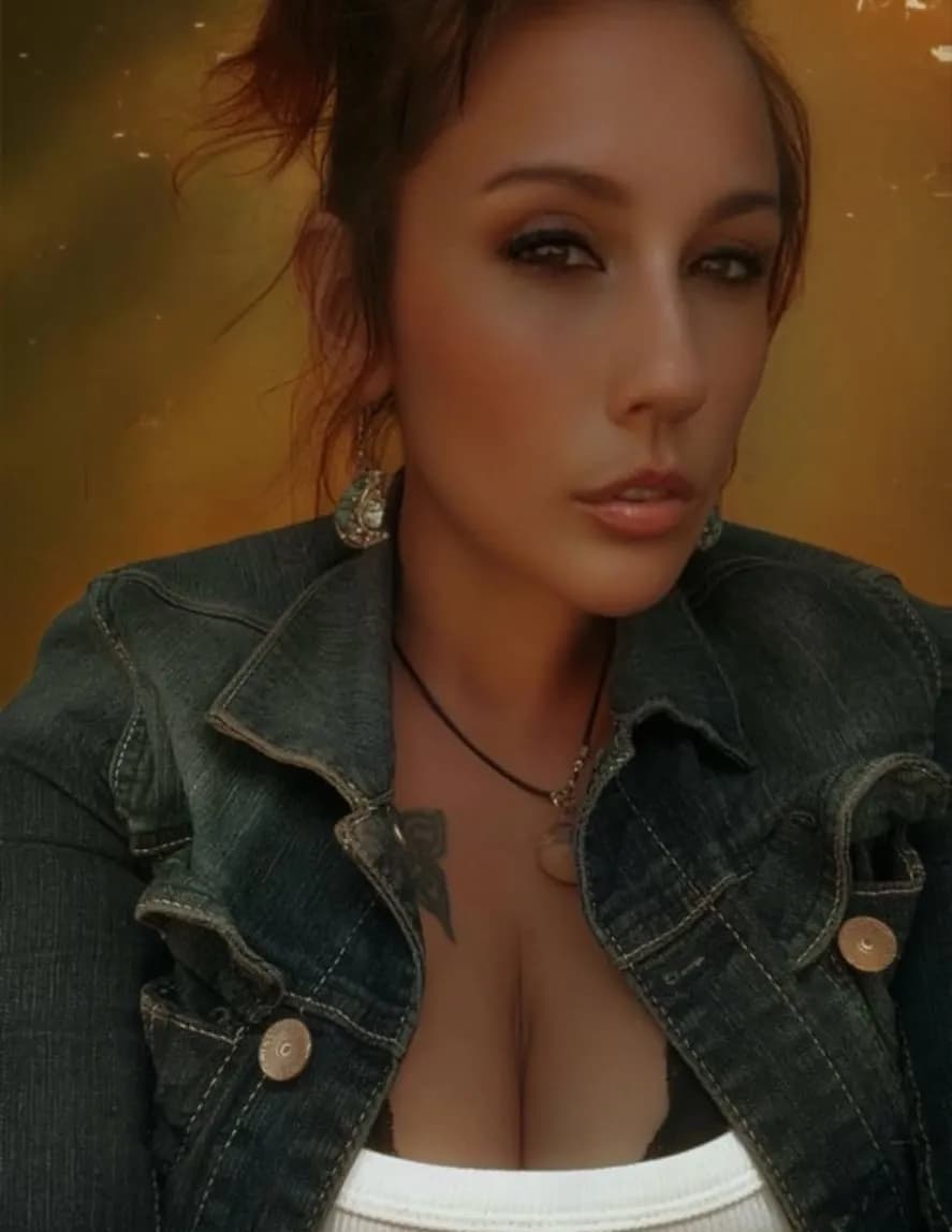 Kelly Needham image