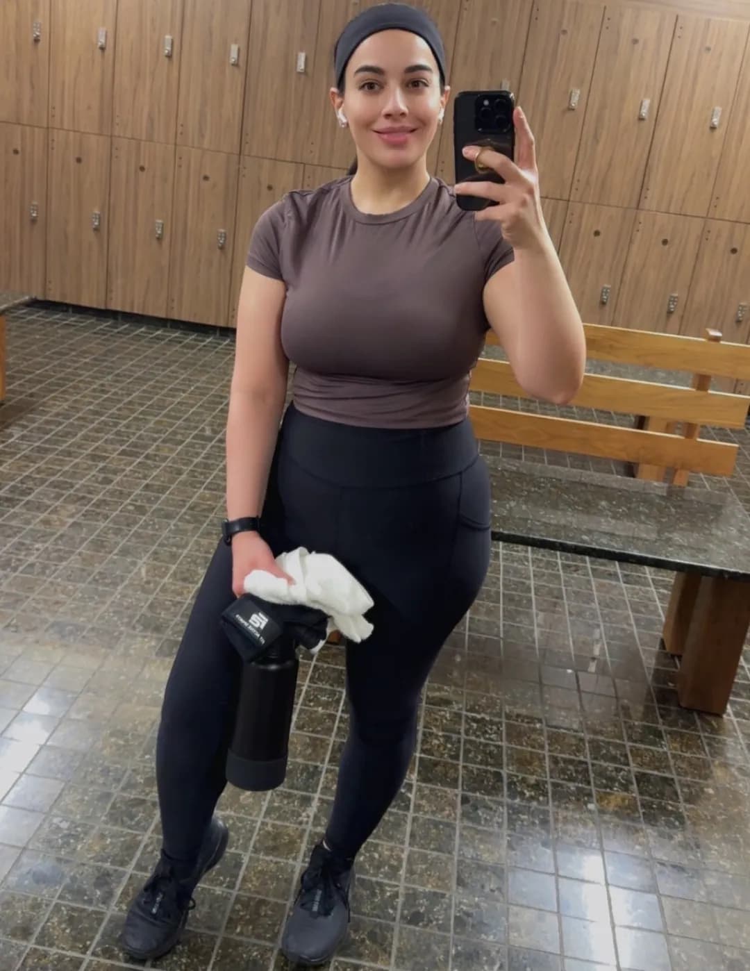 Janel Molitor image