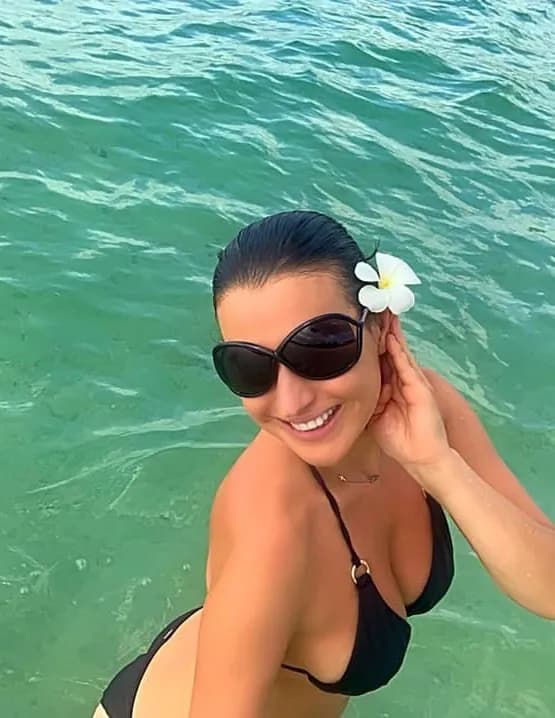 Nina Manuel image