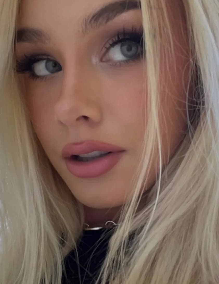 Maci  Wood image