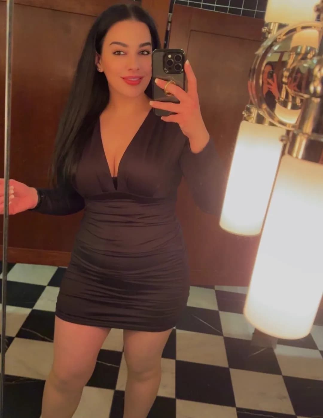 Janel Molitor image