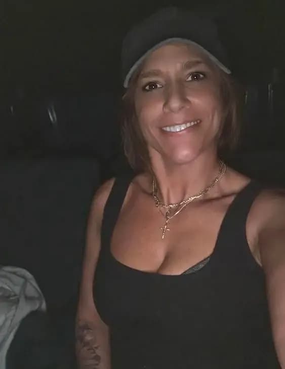 Erica  Neff Chomos image