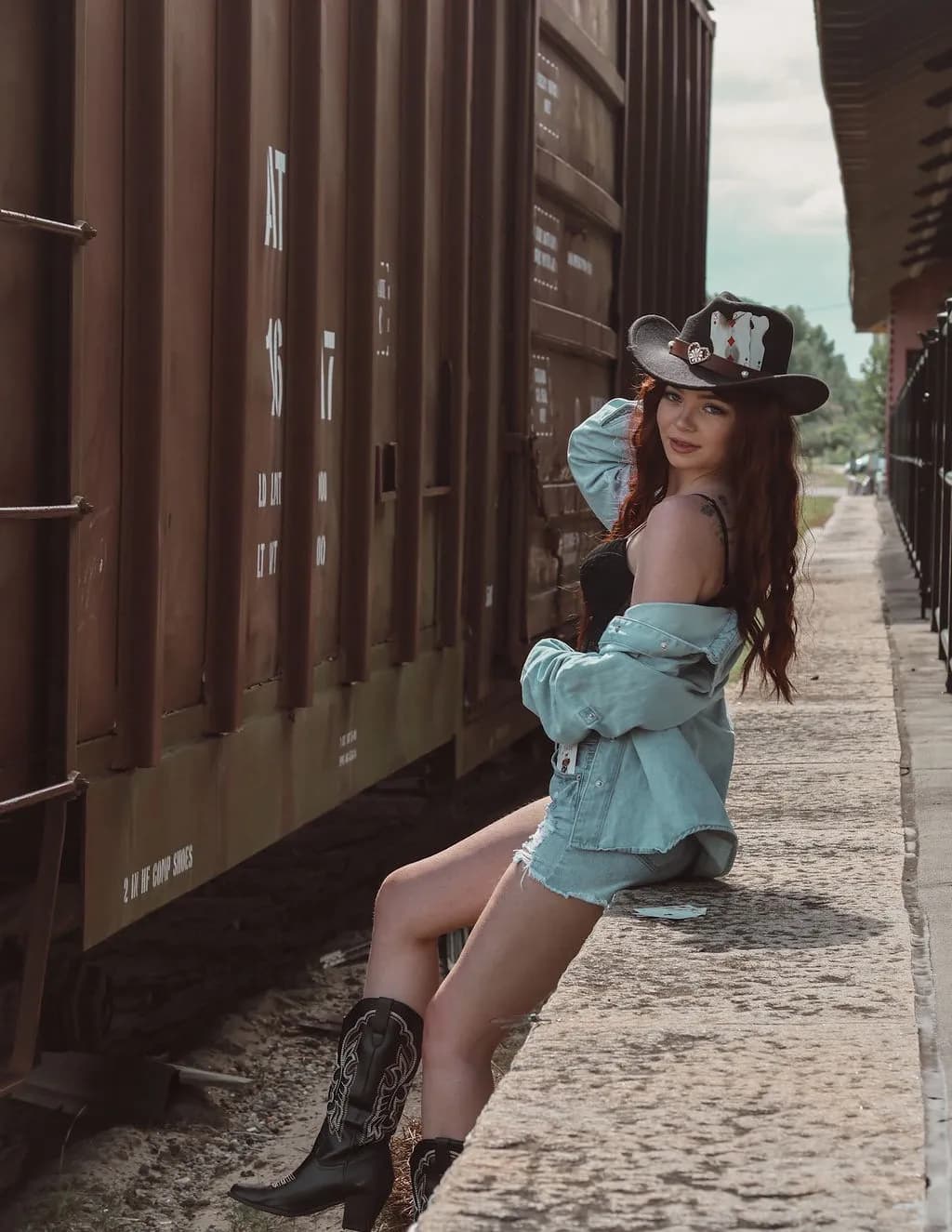 Savanna Leigh image