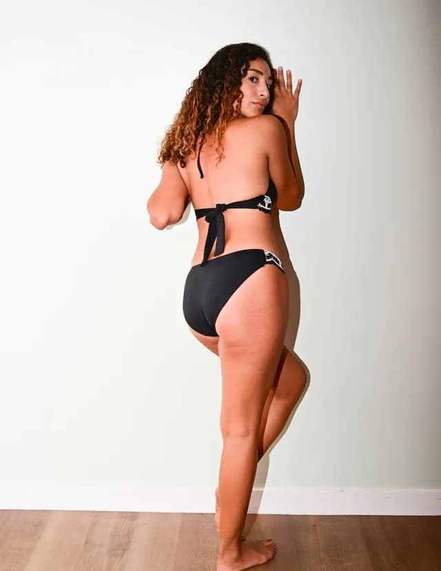 Anais Salinas image