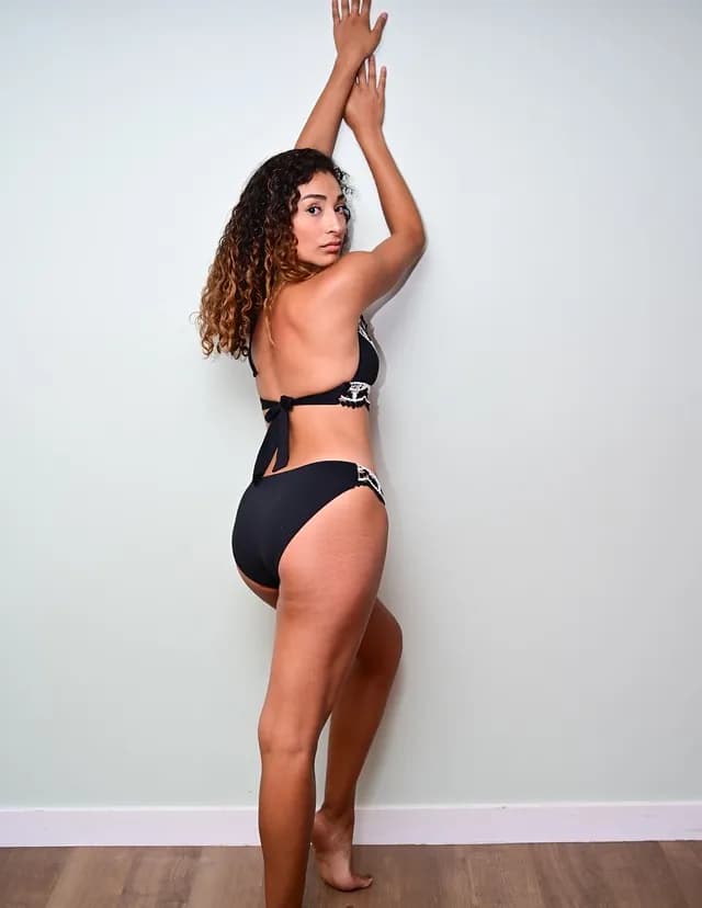 Anais Salinas image