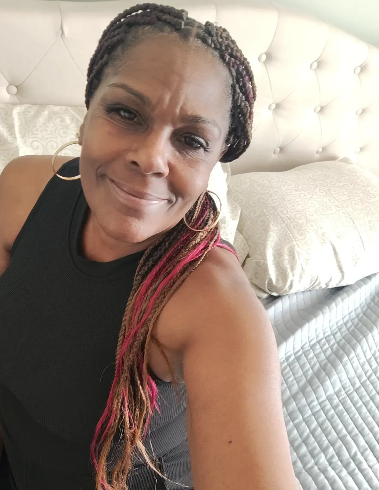 Kim Saddler image