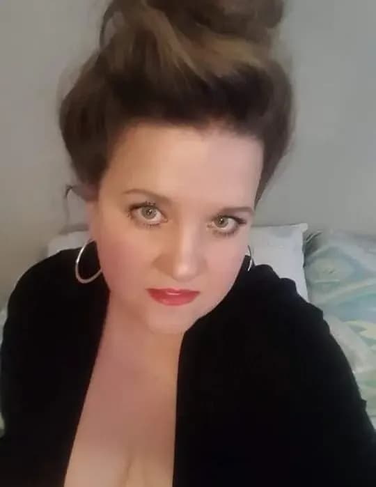 Amy Marie😘🥰♉️ 😎💋❤️🤟🤘🇨🇦🍾🍷 image