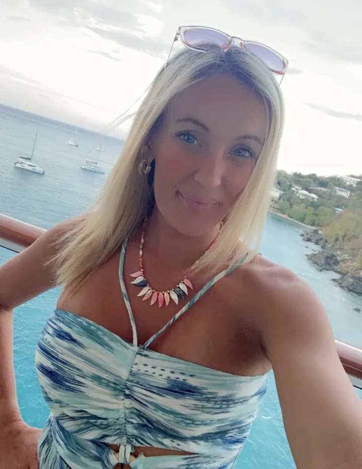 Chrissy Tay image