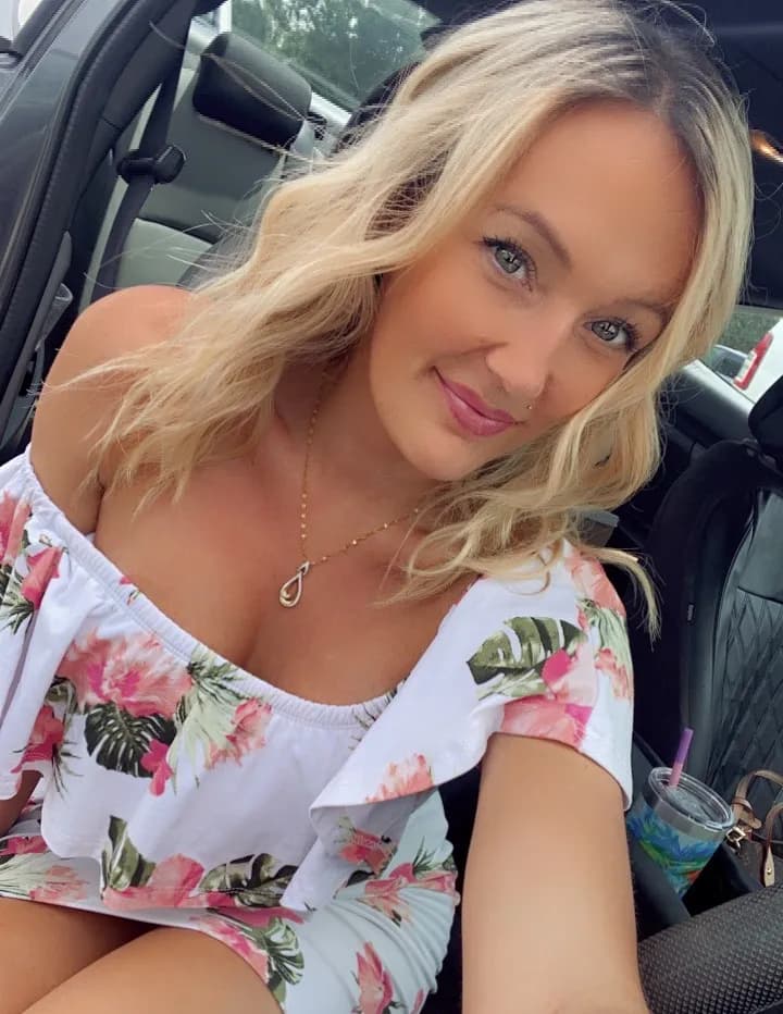 Chrissy Tay image