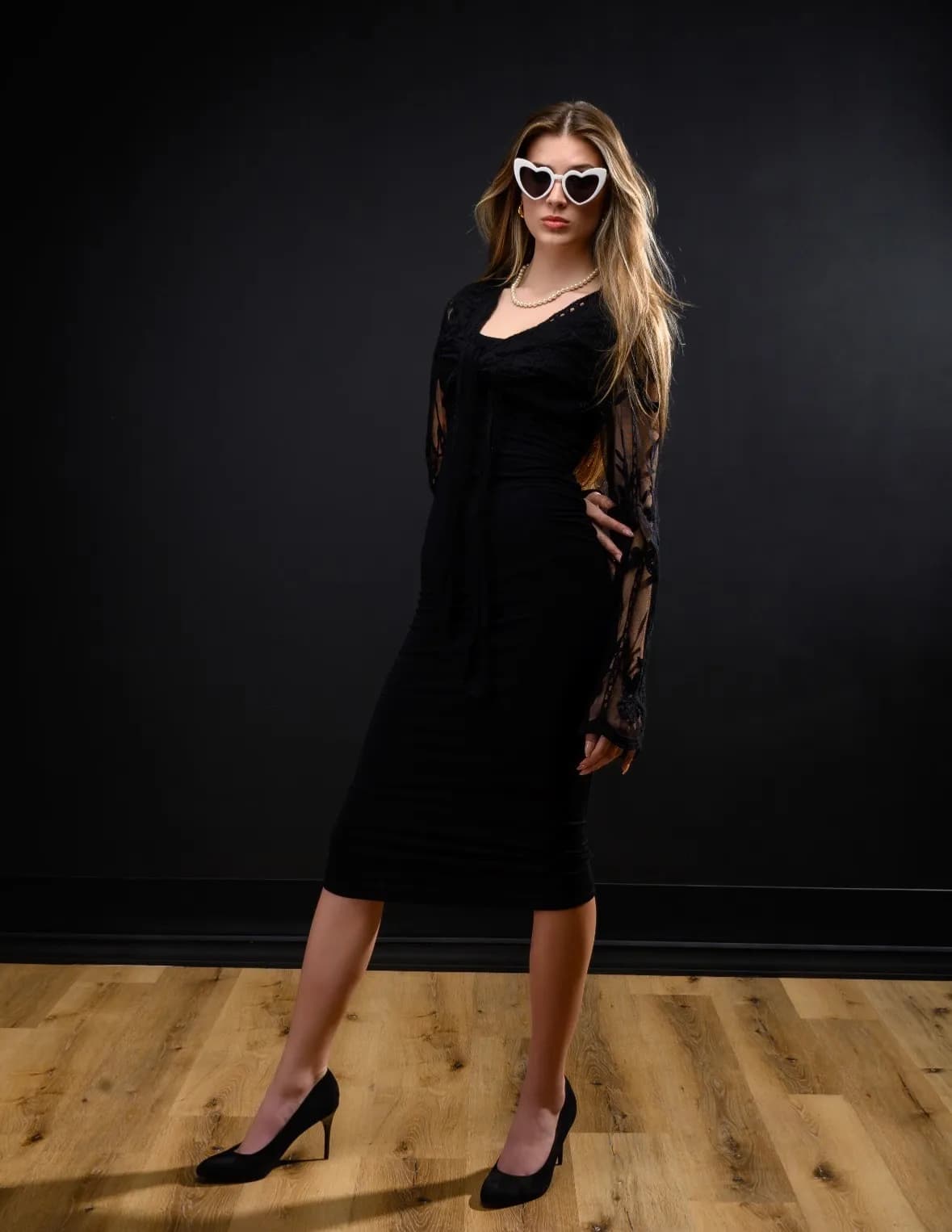 Eva Knollman image