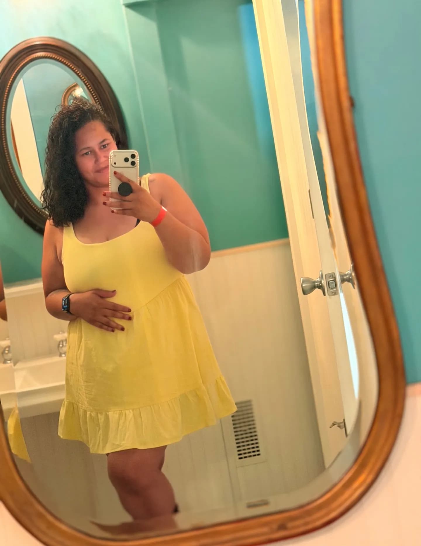 Isabella Young image