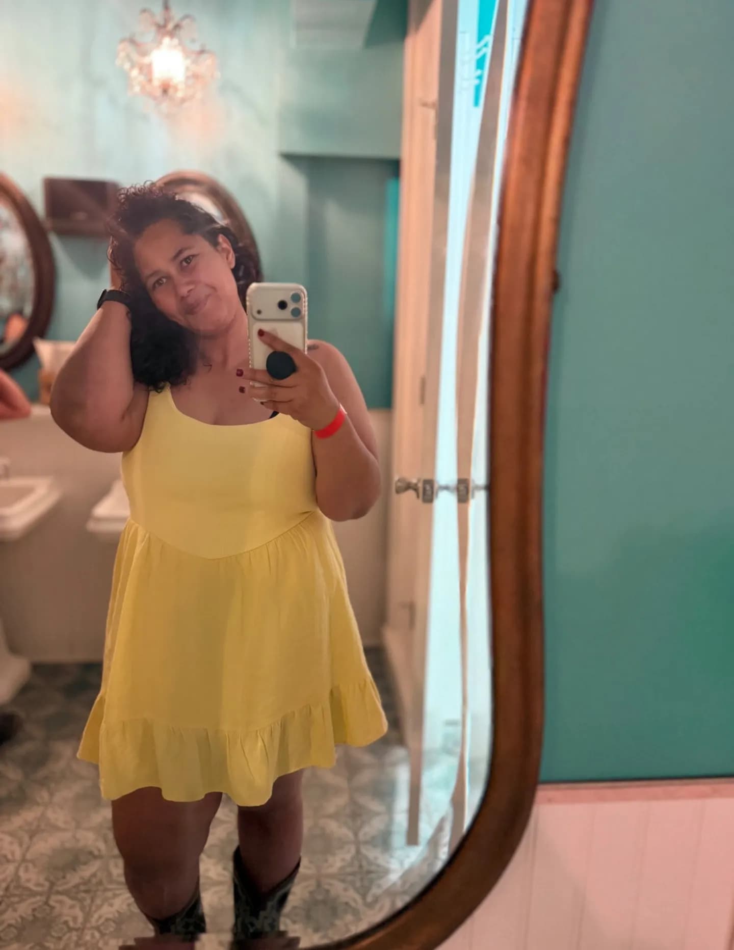 Isabella Young image