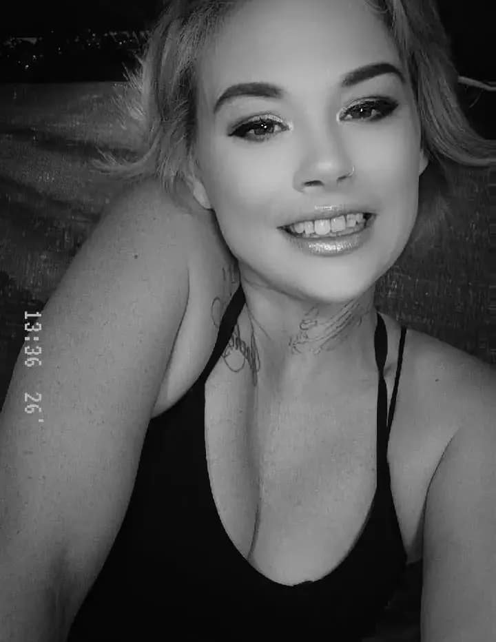 Nicki Lynn image