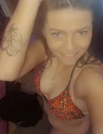 Genieve Long image