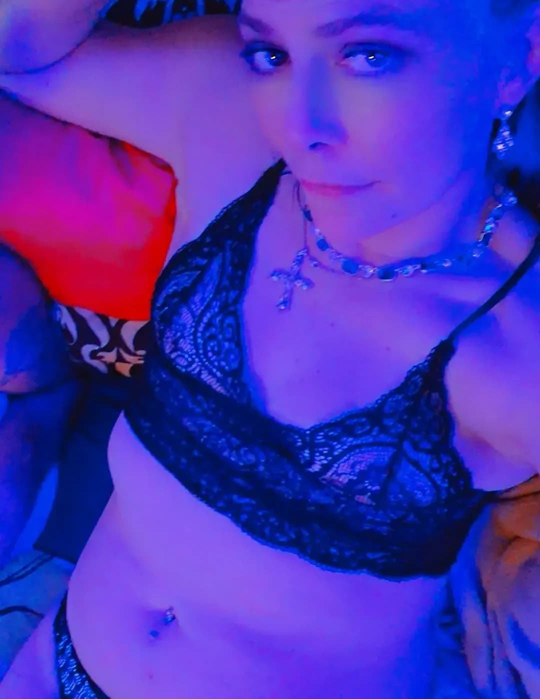 Genieve Long image