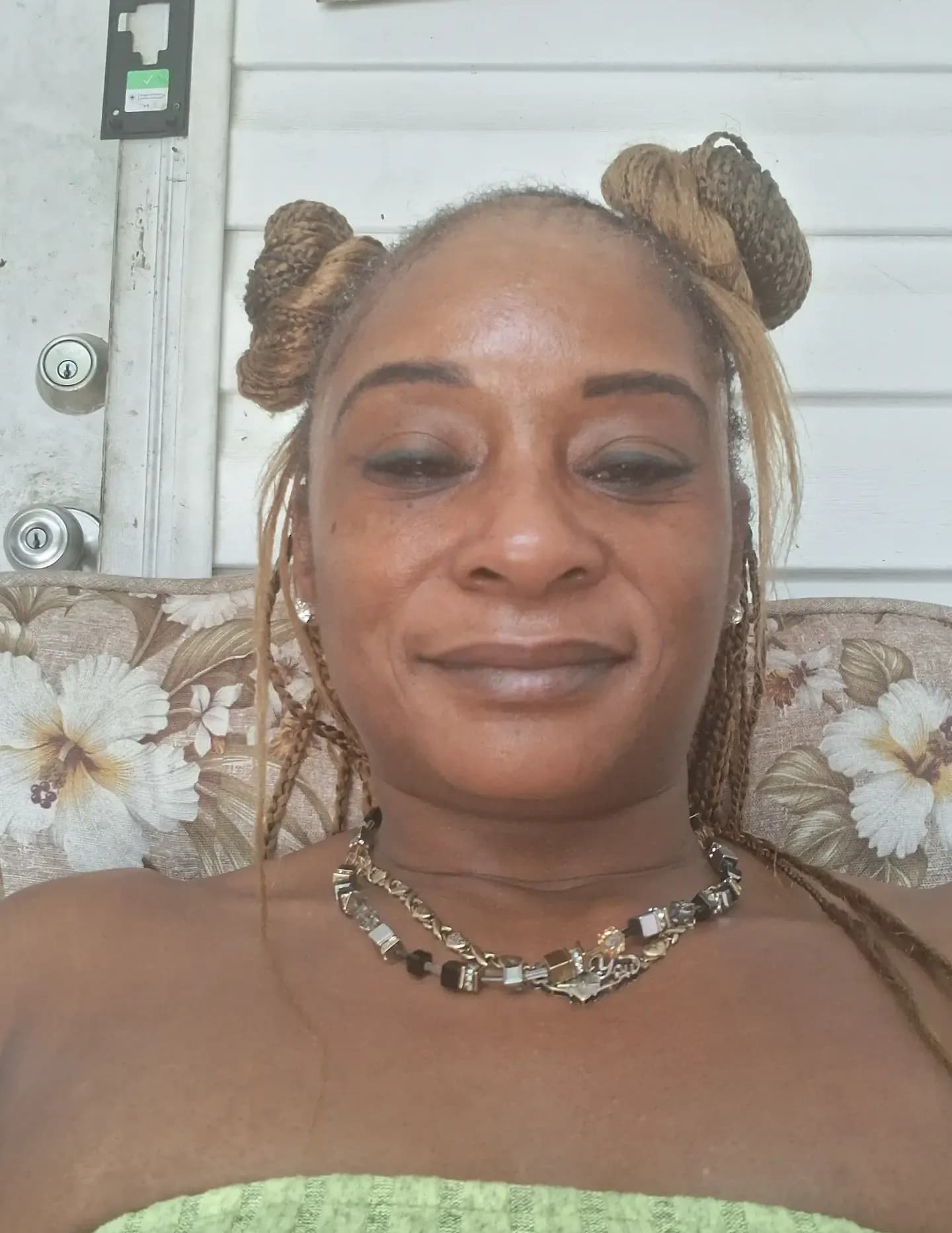 LADY WOO image