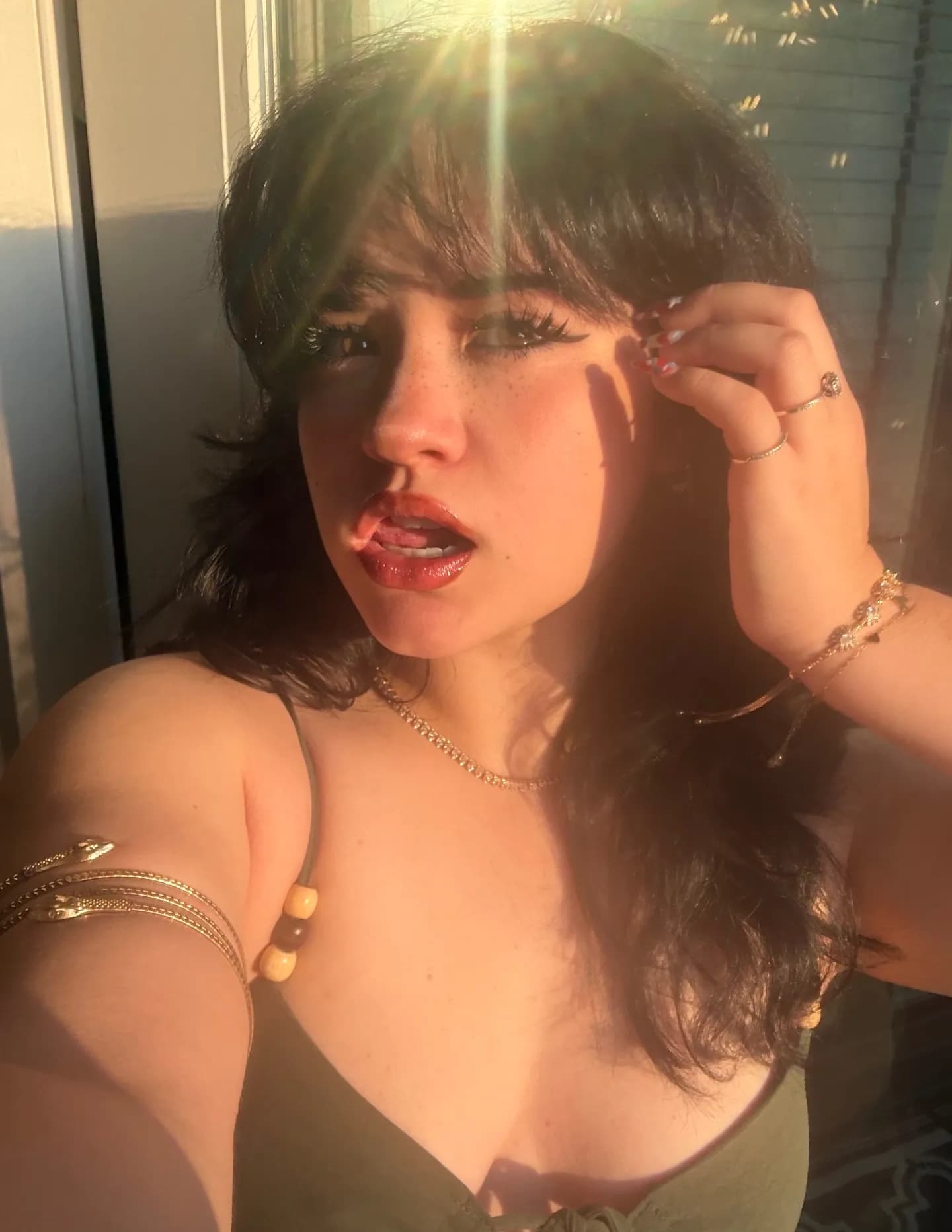 Bella Thomas image