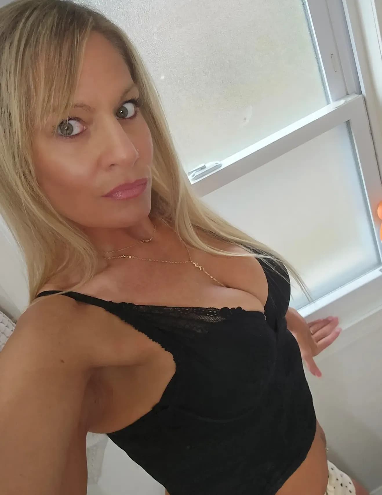 Kristin Yednak image