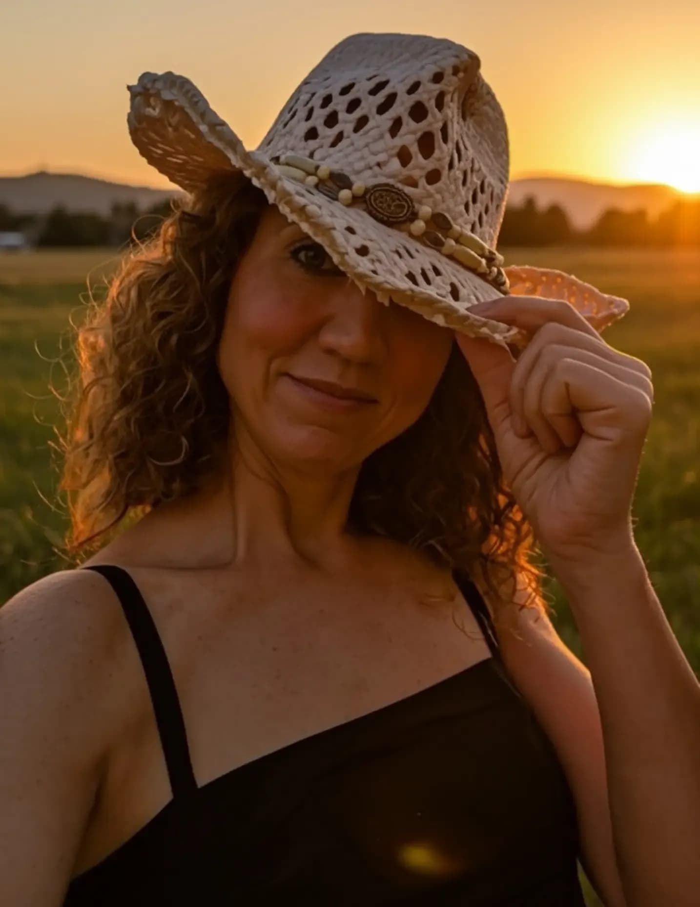 Julianne Stariha image
