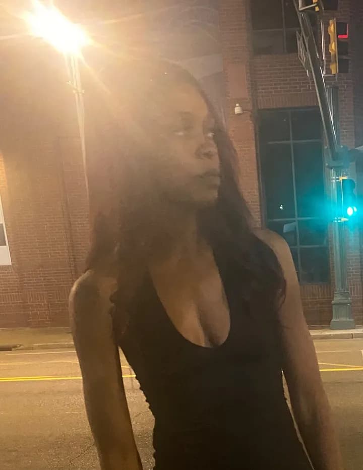 Mercedes Moore image