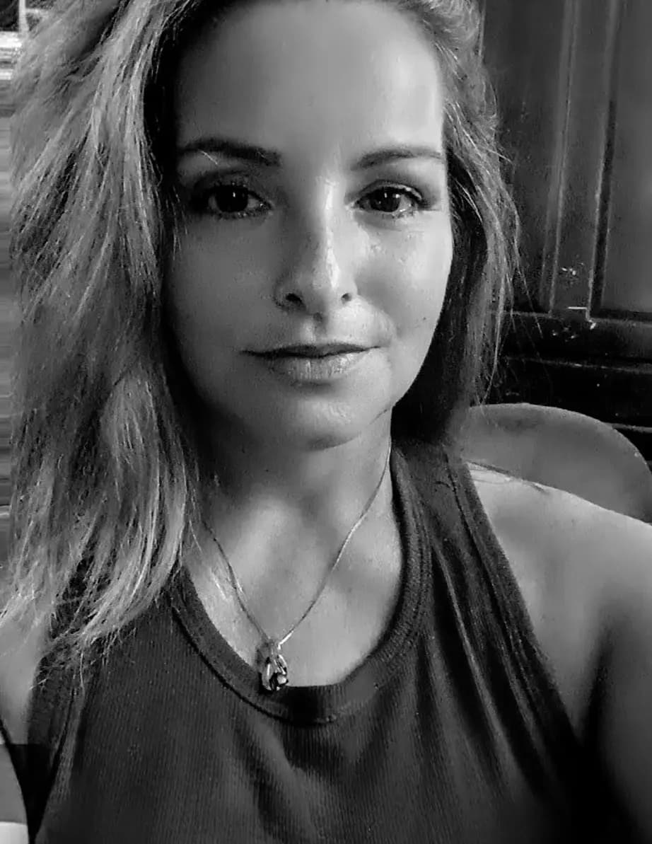 Amy Bennett image