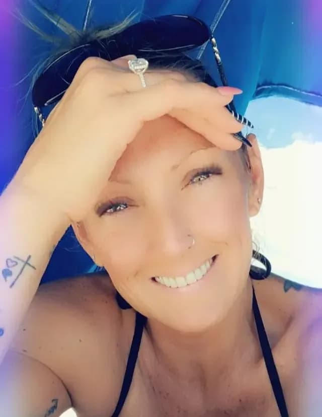 Angela Teigen image
