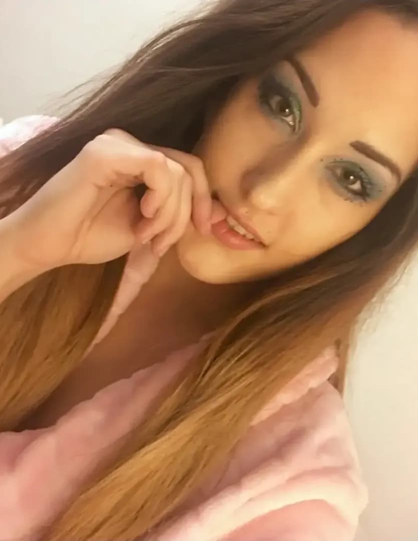 Hannah Shives image