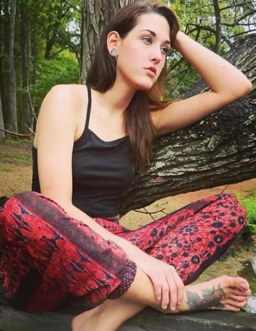 Hannah Shives image