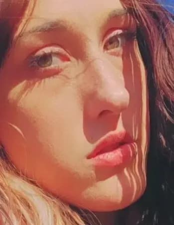Hannah Shives image
