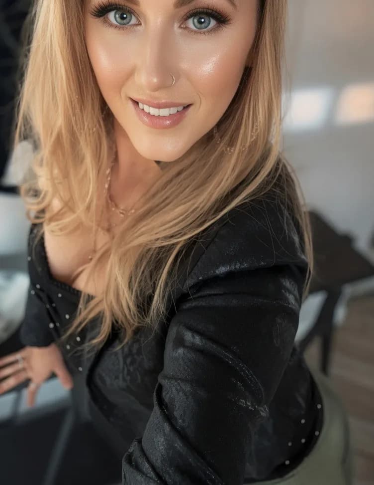 Ana Ryan image