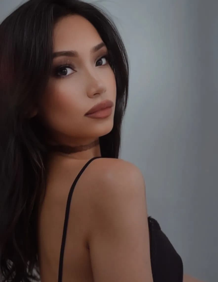 Leila Lee image