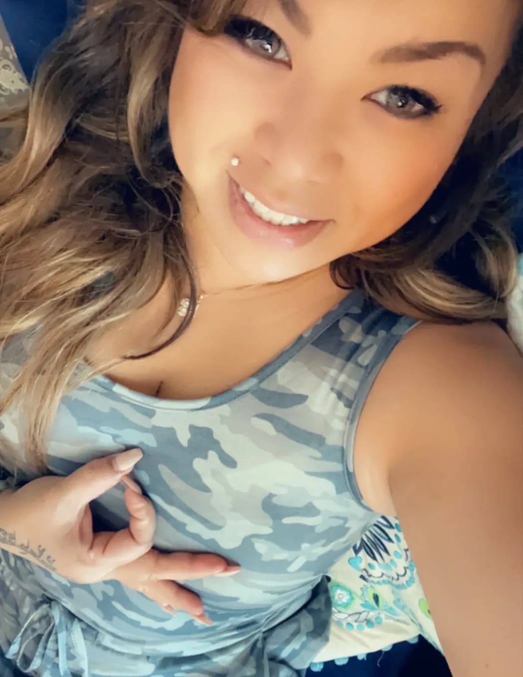 Kristine Le image