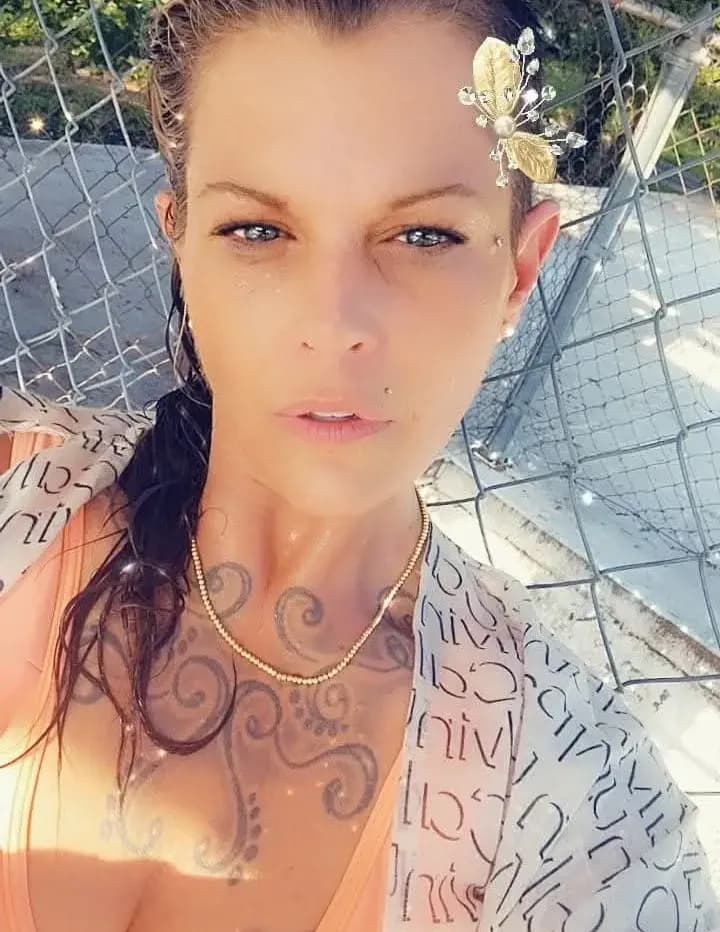 Angela Gomez image