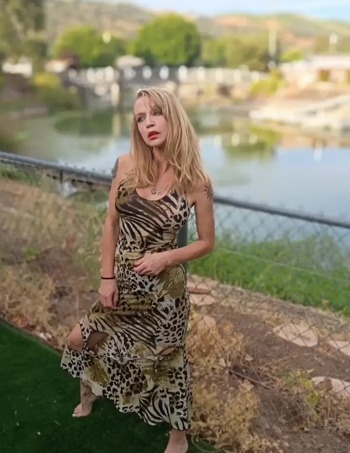 Lindsay Mae Smith image