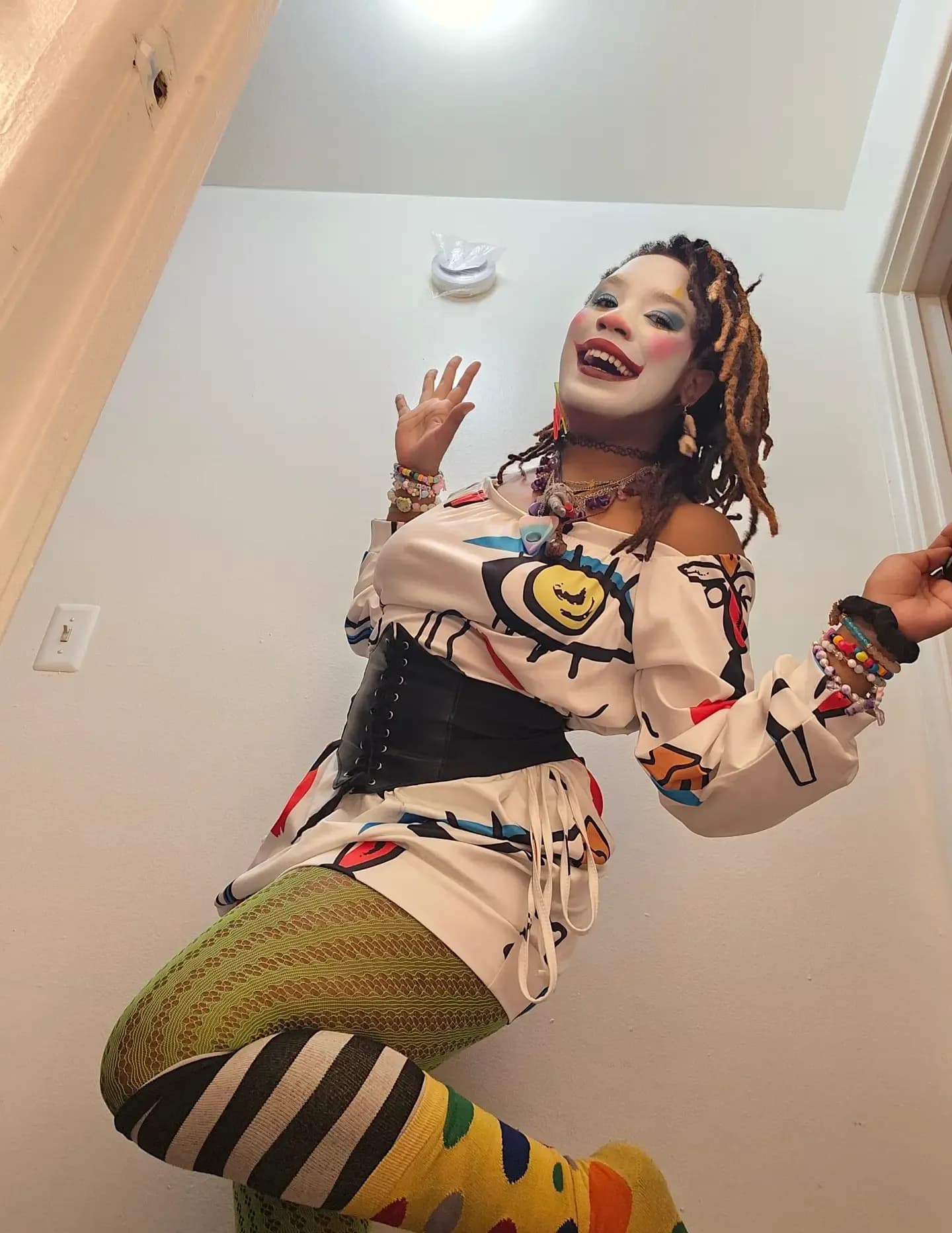Jinx Monier image