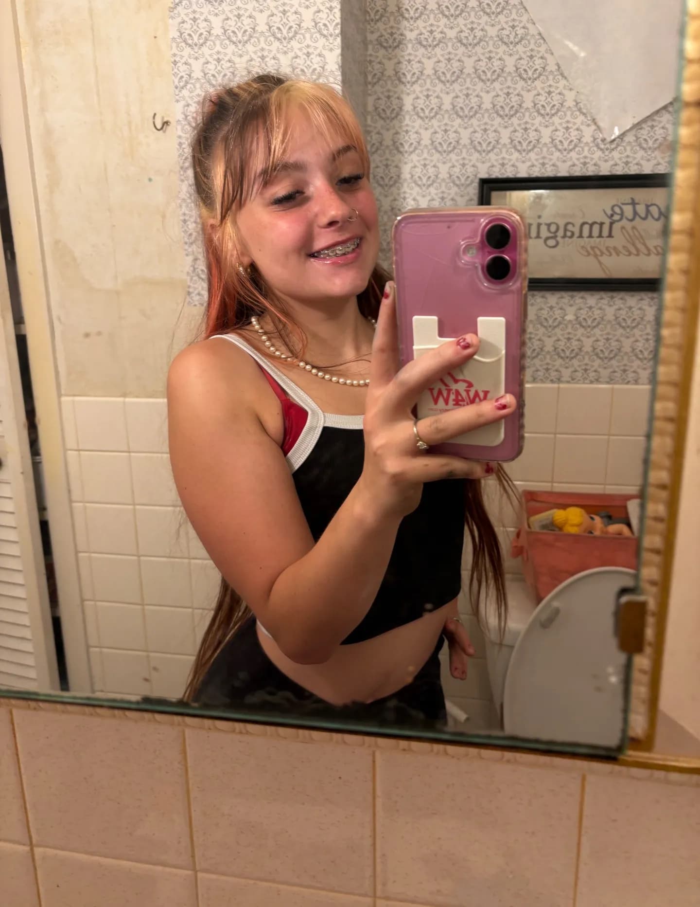 Danicsikes image